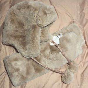 Lauren Conrad hat and scarf set